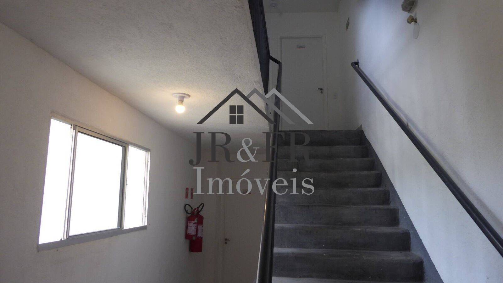 Apartamento à venda com 2 quartos, 40m² - Foto 22